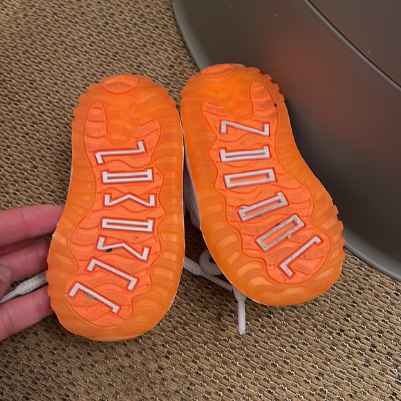 Baby Jordan’s size 4C - Picture 2 of 2